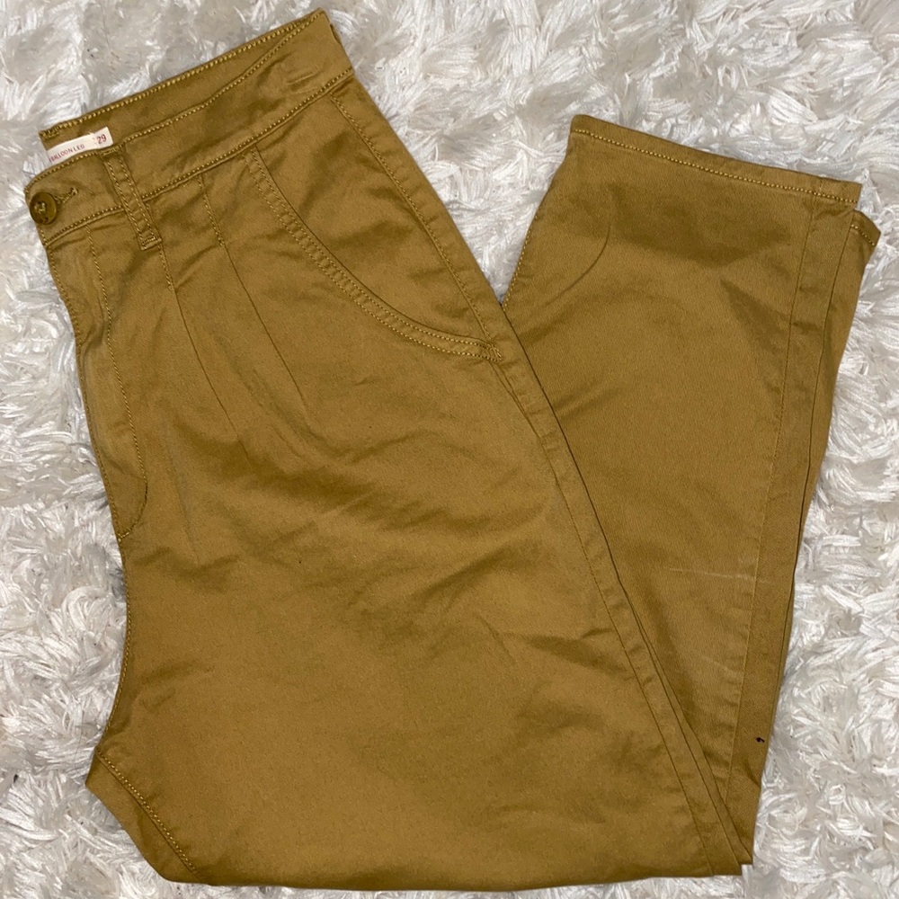 Levis Pleated Balloon Leg
